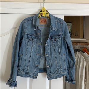 Women Levi’s Denim Jacket